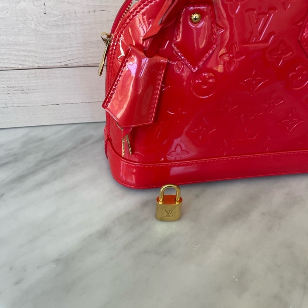 EUC Alma bb vernis hot pink / Fuchsia with lock and keys - Picture 6 of 9